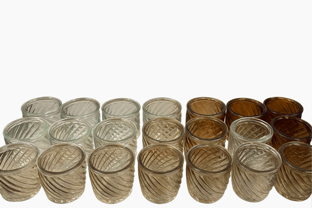 Farverige glas med spiraldesign