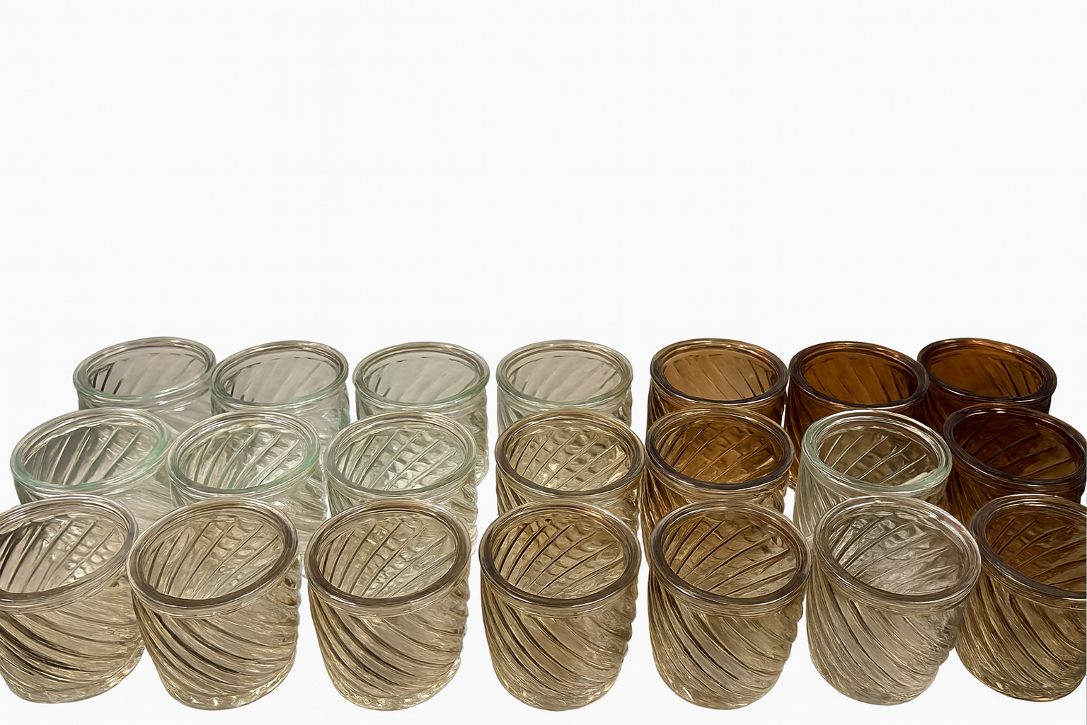 Farverige glas med spiraldesign