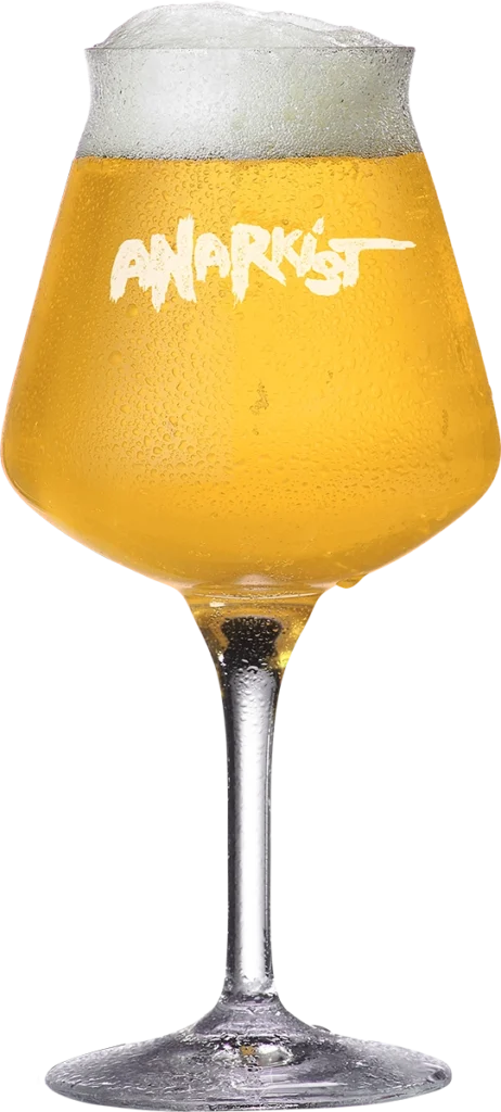 Gul øl i et stilfuldt glas